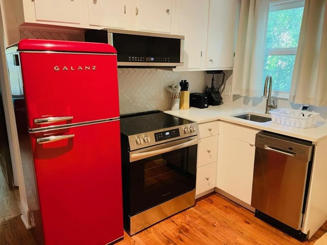 Plaid Pad - Stylish Retreat 12 Min To Airport & Downtown Apartment Charlotte