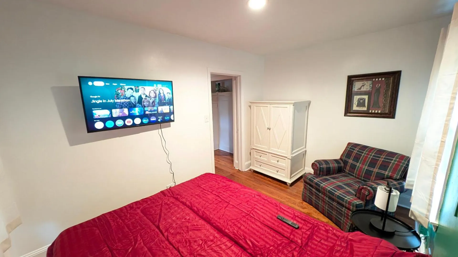 Plaid Pad - Stylish Retreat 12 Min To Airport & Downtown Apartment Charlotte 0*,  United States